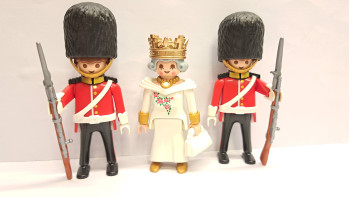 Playmobil Custom Queen Elizabeth II of England with British Royal Guards Set 4577