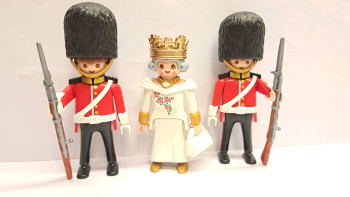 Playmobil Custom Queen Elizabeth II of England with British Royal Guards Set 4577