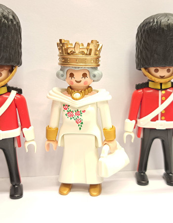 Playmobil Custom Queen Elizabeth II of England with British Royal Guards Set 4577