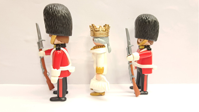 Playmobil Custom Queen Elizabeth II of England with British Royal Guards Set 4577