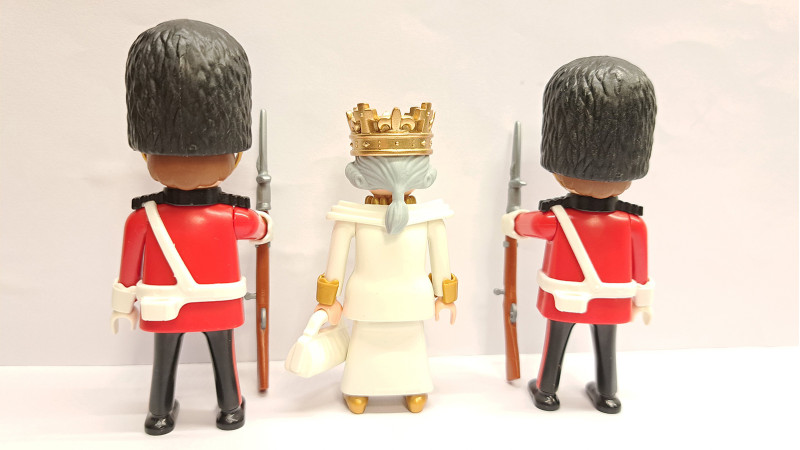 Playmobil Custom Queen Elizabeth II of England with British Royal Guards Set 4577