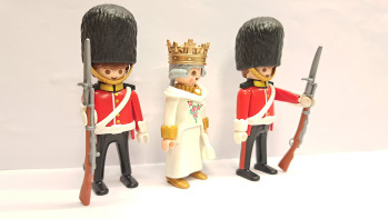 Playmobil Custom Queen Elizabeth II of England with British Royal Guards Set 4577