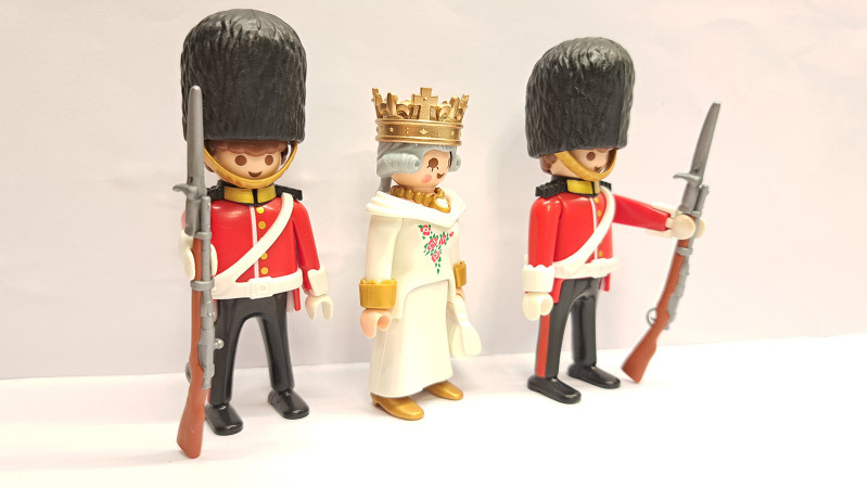 Playmobil Custom Queen Elizabeth II of England with British Royal Guards Set 4577