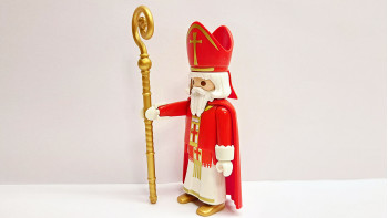 Custom Playmobil Cardinal